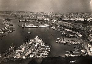 ORAN - PORT UN RAYON DE SOLEIL SUR LE PORT-1